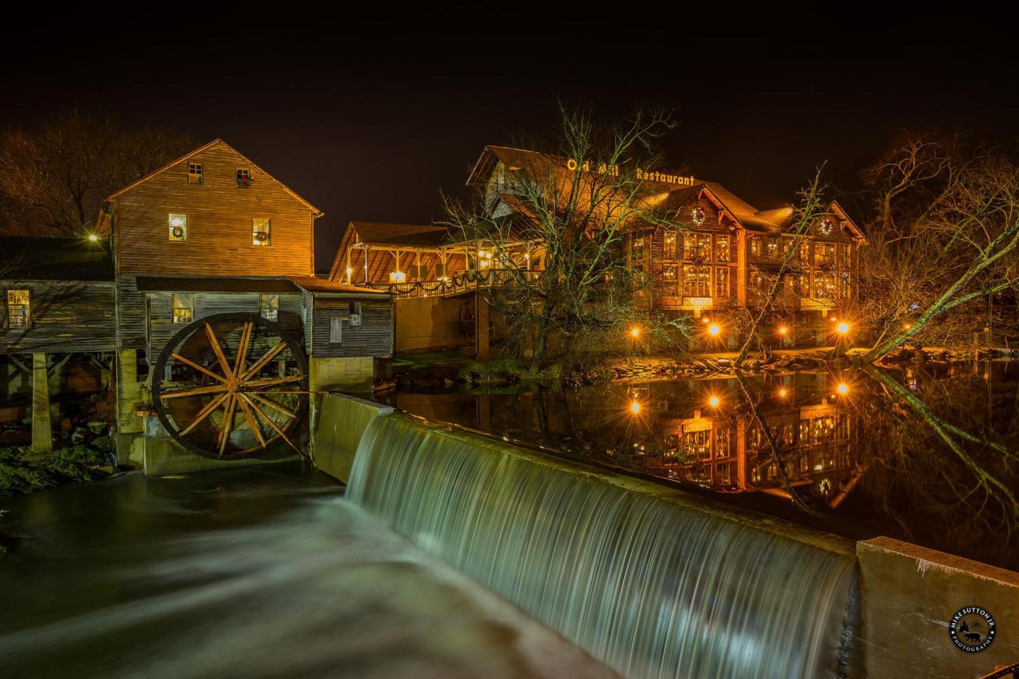 Epic Mountain Views, Hot Tub, Game Room, Sleeps 10 Sevierville Ngoại thất bức ảnh